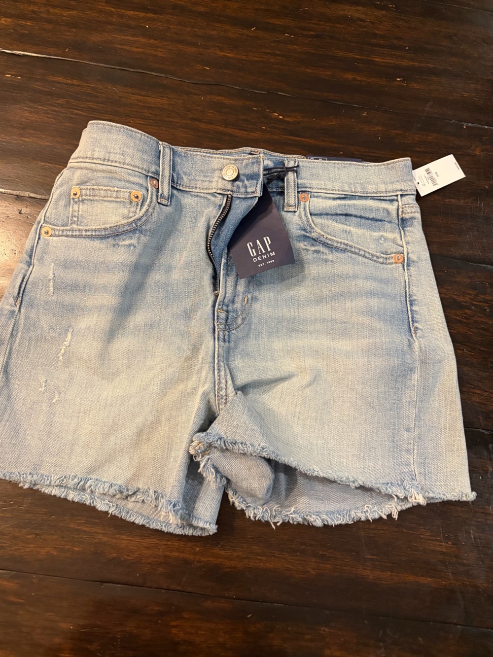 NWT ✨ GAP Light Denim high rise 4”Frayed Hem Cutoff Shorts 26/2